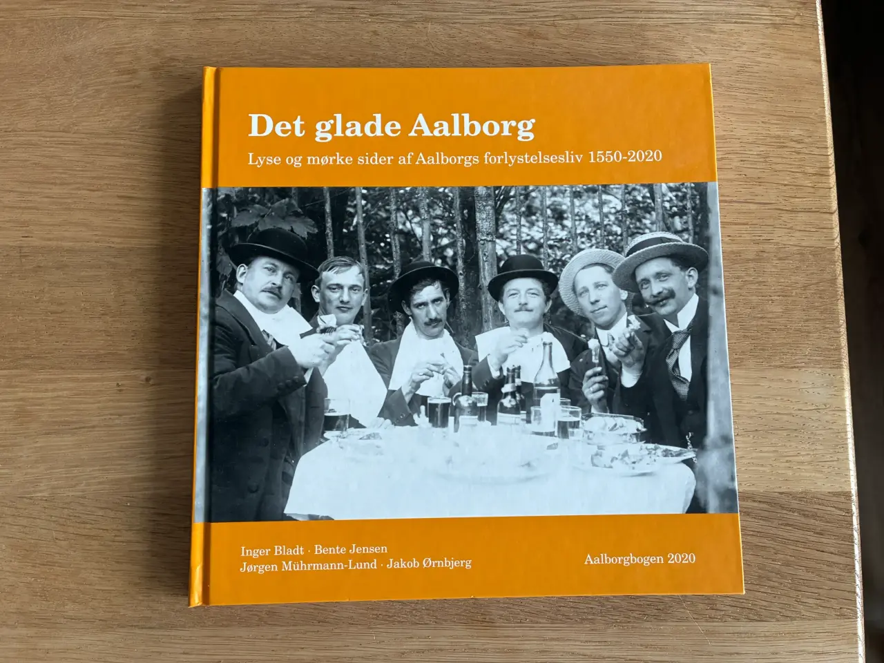 Billede 1 - Det glade Aalborg - Aalborgbogen 2020