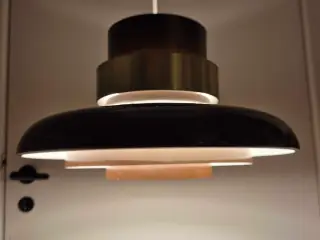 Chokoladebrun retrolampe med guldfarvet ring