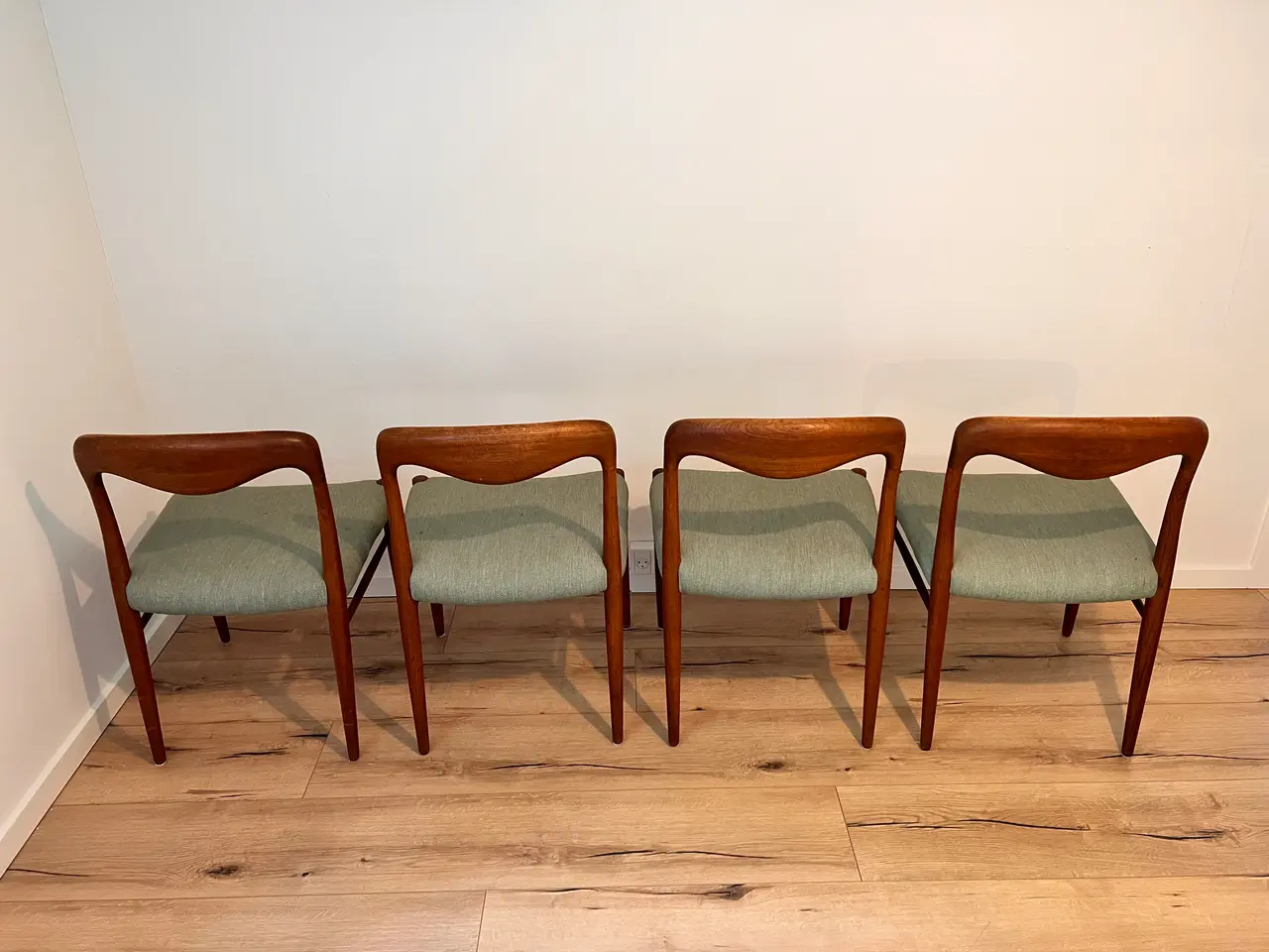 Billede 2 - 4 vintage spisebordsstole i teaktræ – dansk design
