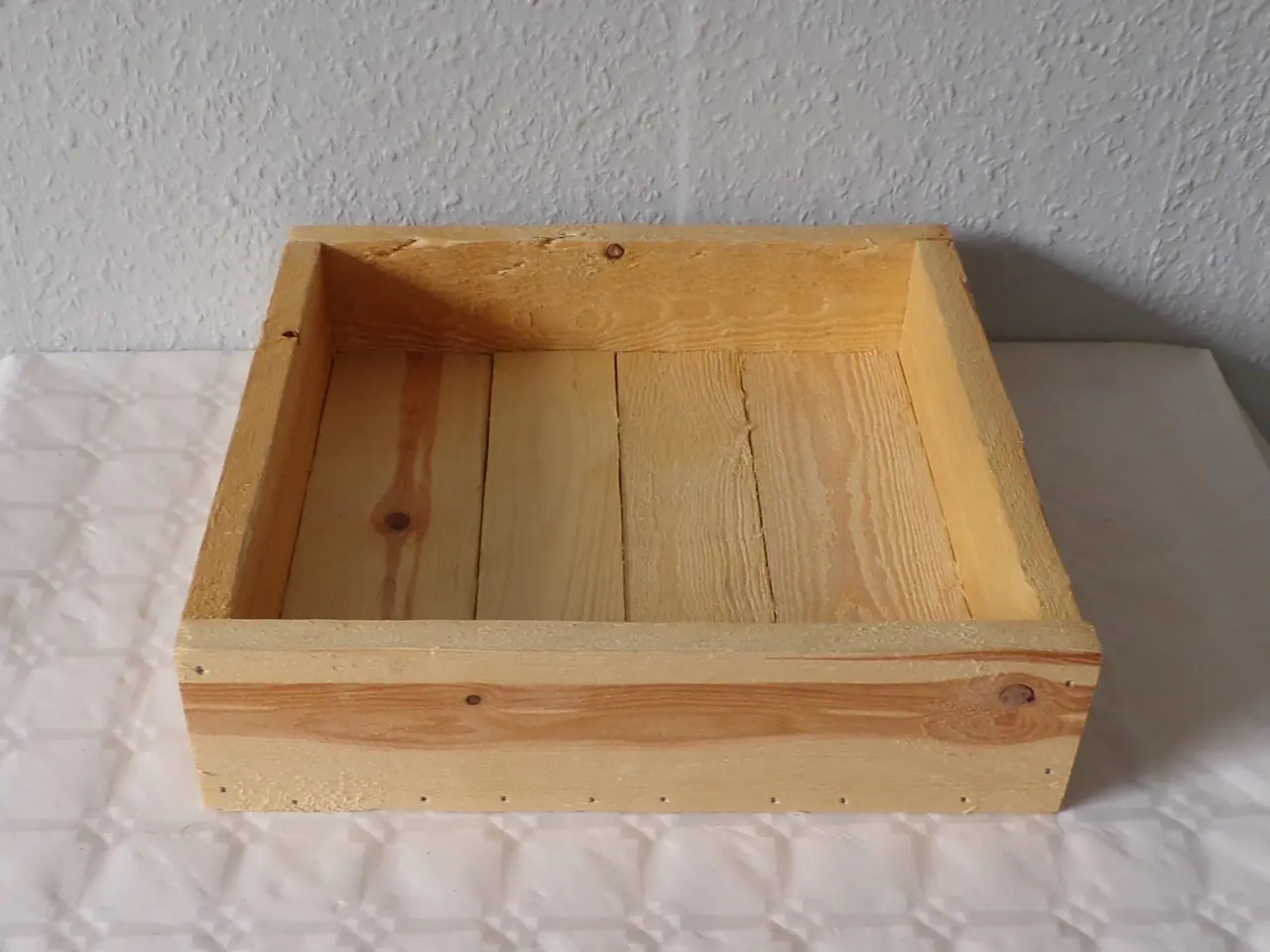 Billede 3 - Bakke i genbrugstræ 30 x 30 cm