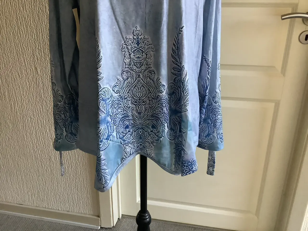 Billede 5 - Helt ny Smuk bluse str. 40