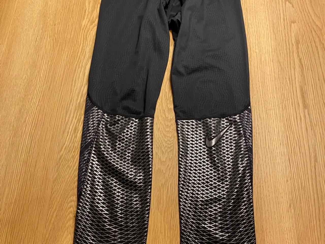 Billede 3 - Bukser, shorts, kjoler, tshirt mm. Str. 140