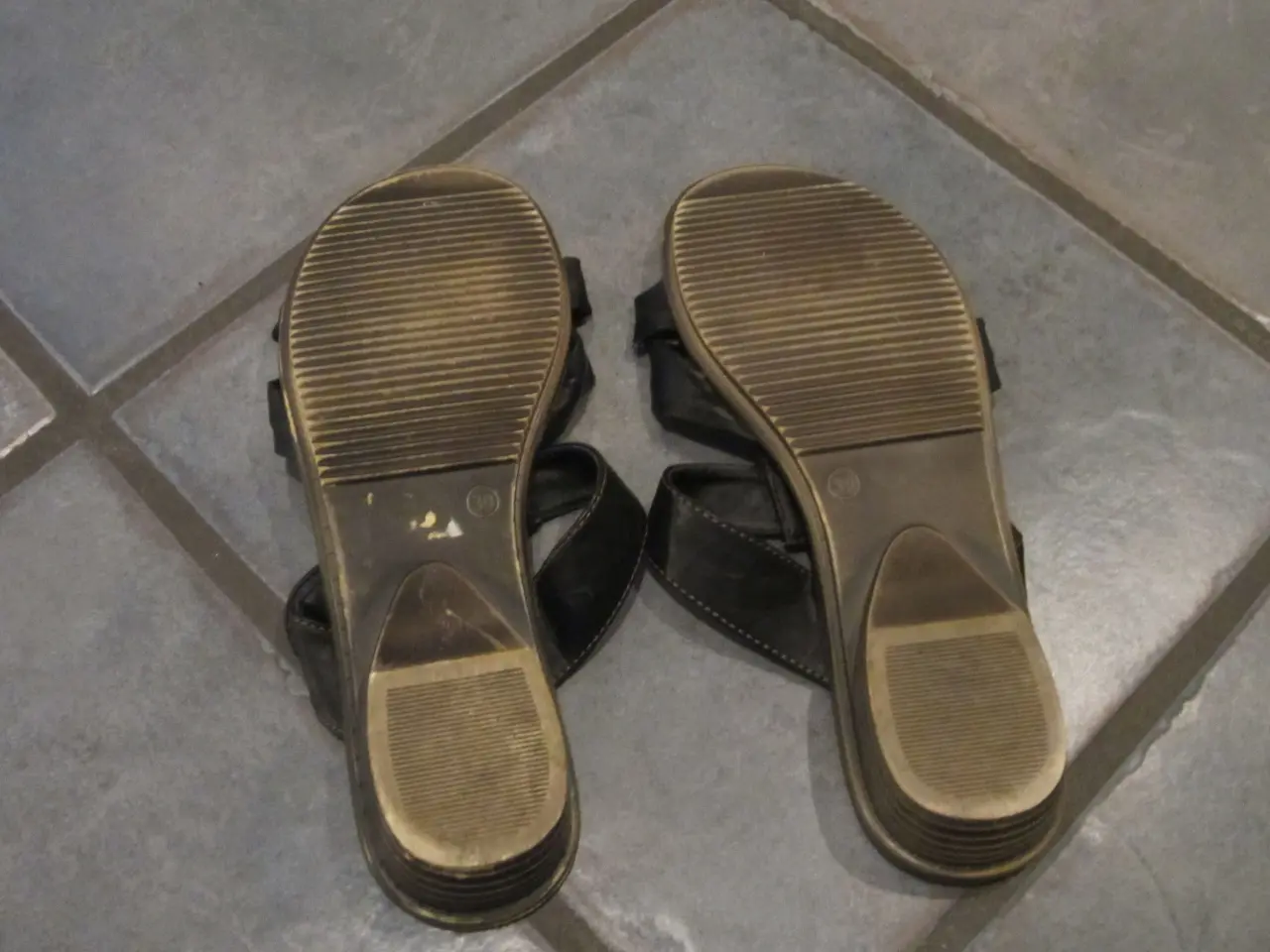 Billede 6 - Fine sorte sandaler i str. 39