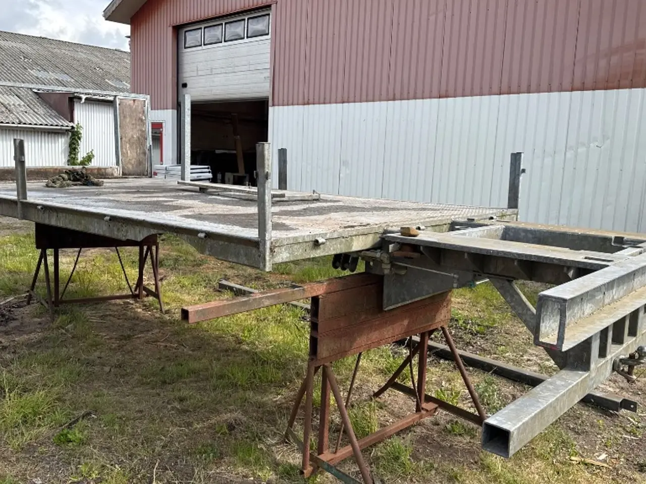 Billede 4 - Galvaniseret latbil lad med kran platform.