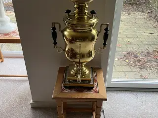 Samovar til at koge vand til the.