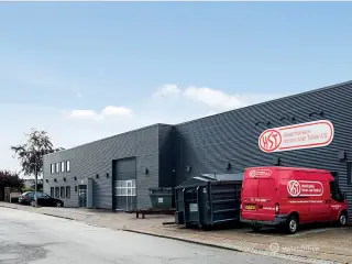 stor Brugerejendom med central beliggenhed i Løsning