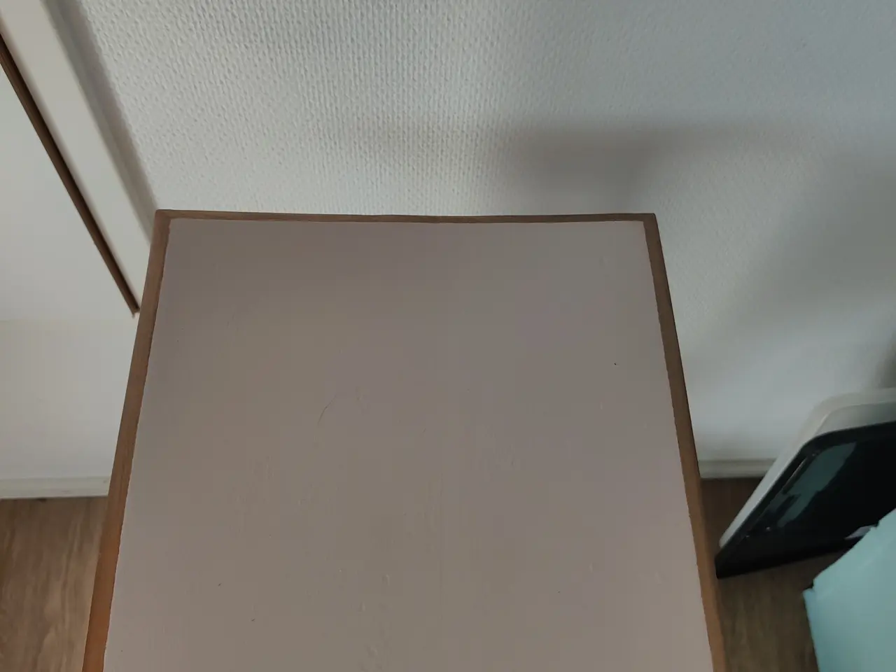 Billede 5 - Sengebord i malet træ
