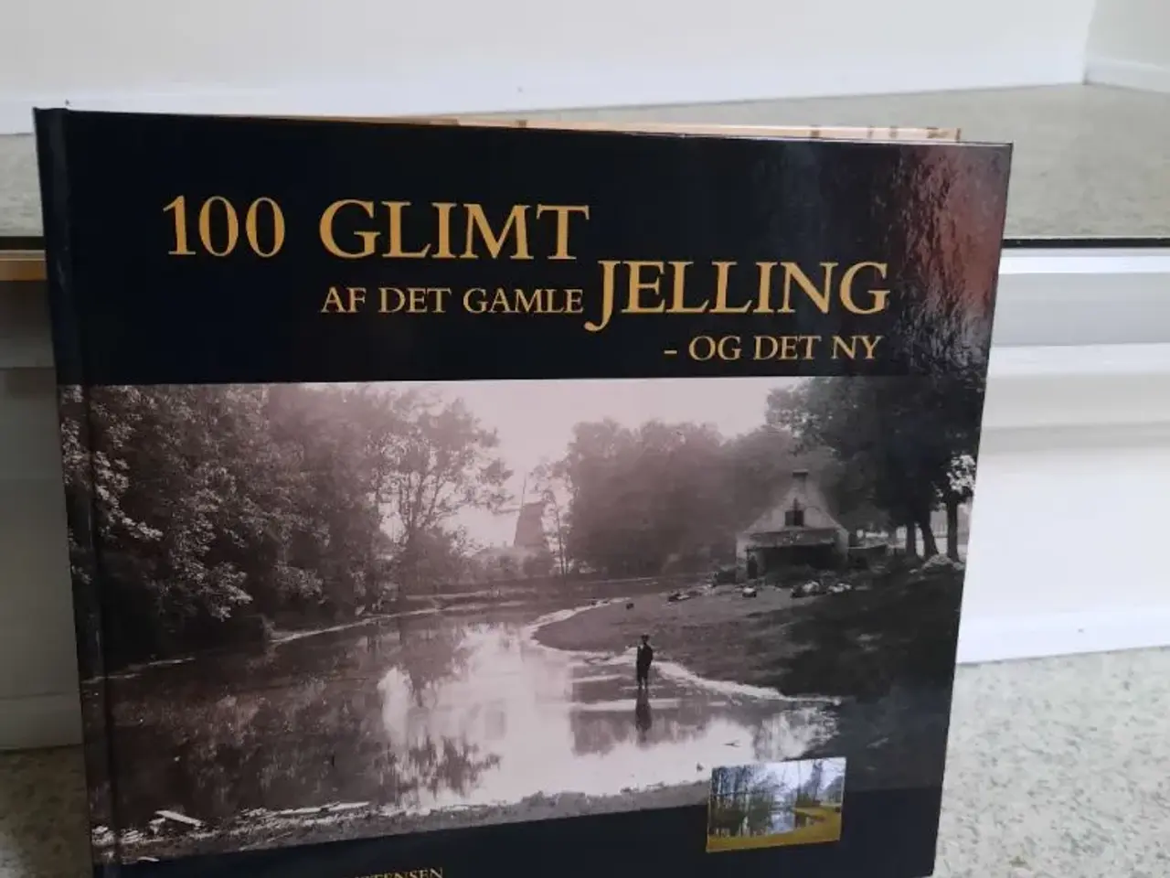 Billede 1 - 100 glimt af det gamle Jelling