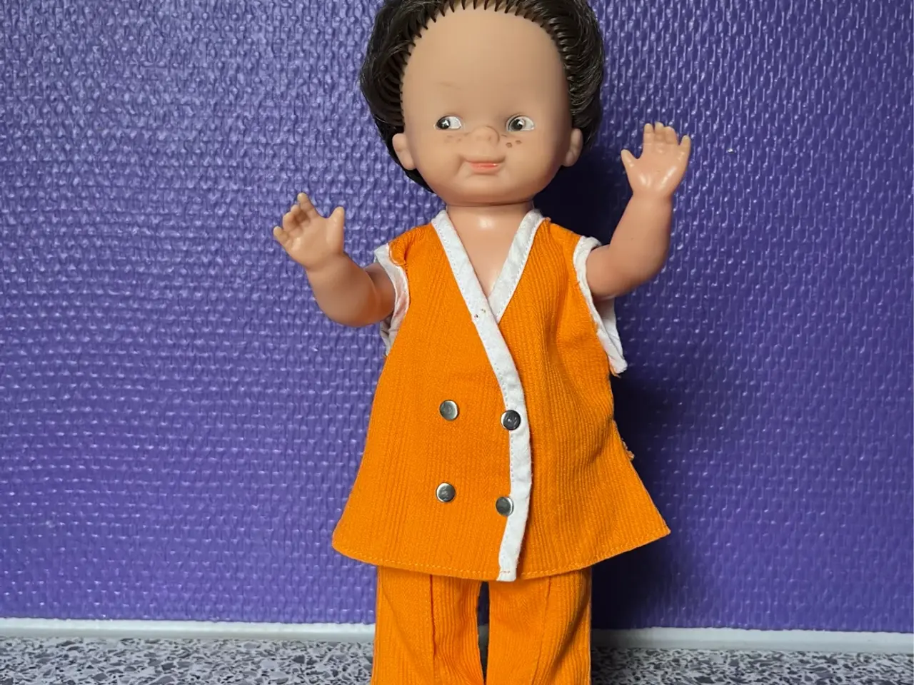 Billede 1 - Original retro Pusle Lillebror dukke med originalt