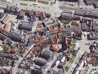 P-plads på bagsiden af gågaden