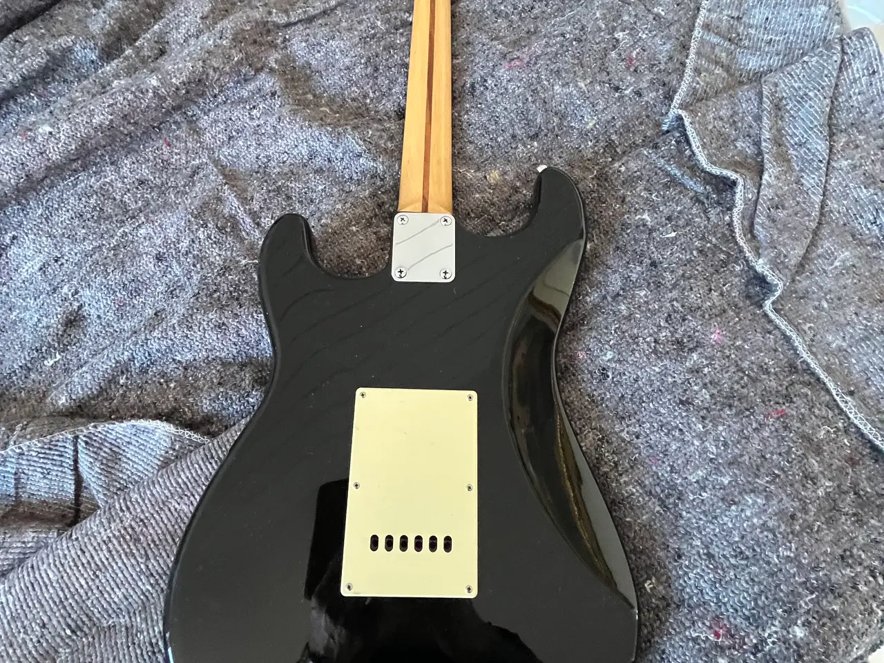 Billede 5 - Squier Strat elektrisk guitar sort
