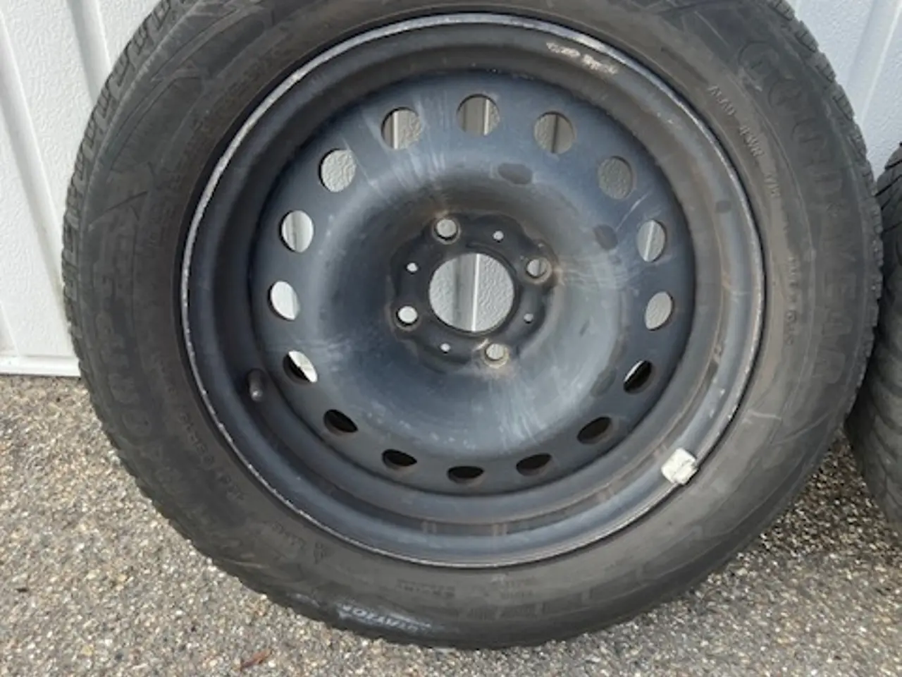 Billede 5 - 4 stålfælge 15” med slidte Goodyear-vinterdæk