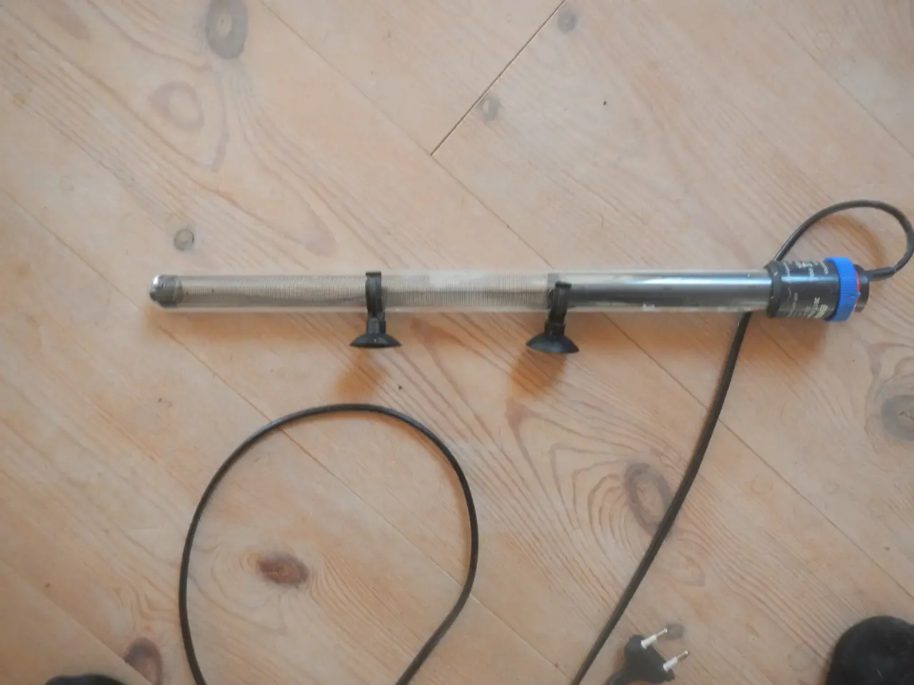 Billede 5 - Hjørne akvarie (360 l) med sort bord