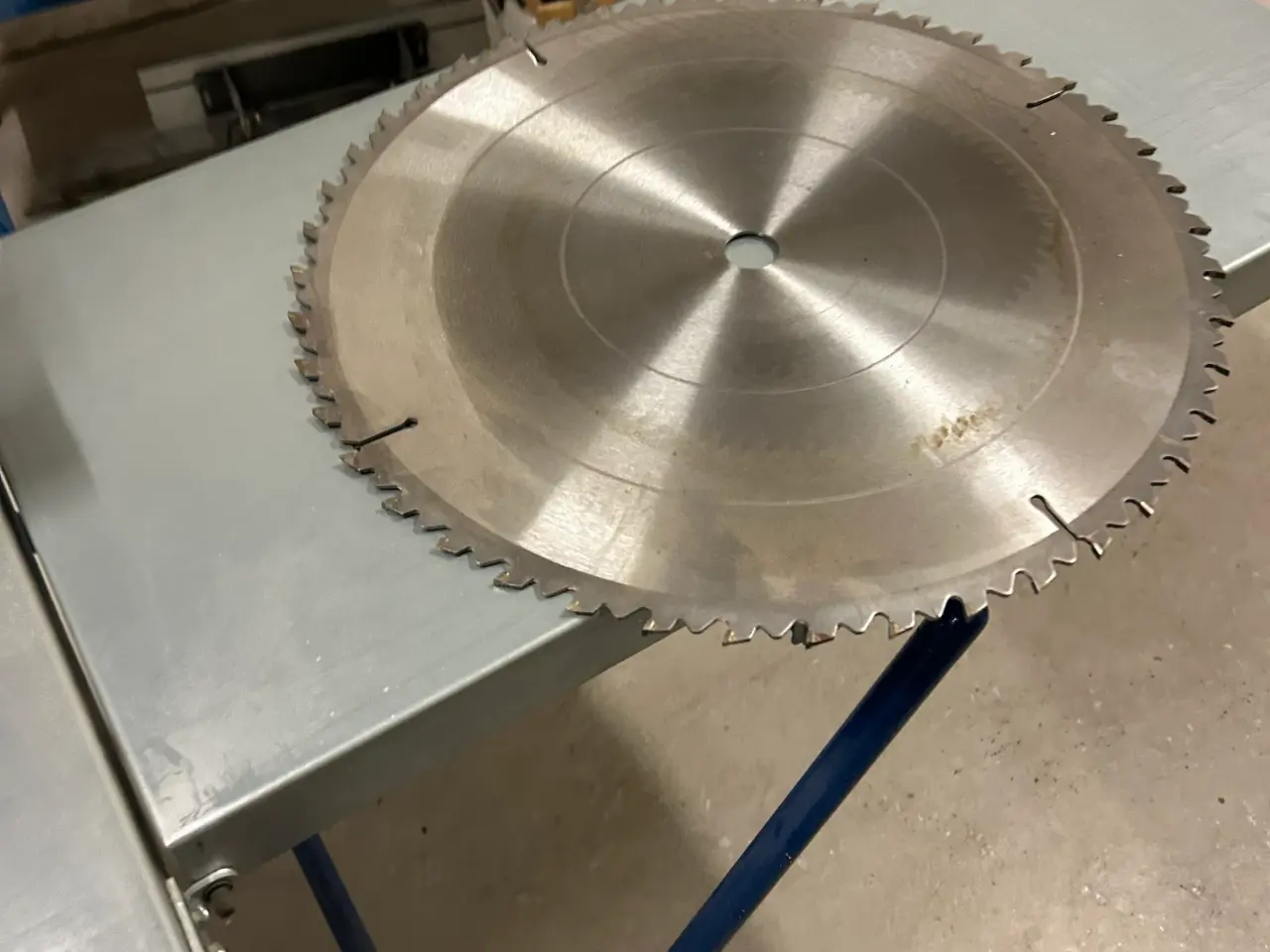 Billede 1 - Stor rundsav med bord