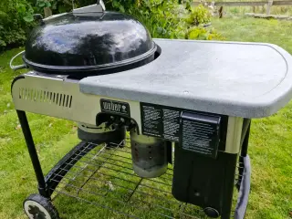 57 cm kuglegrill m/bord og gastænder