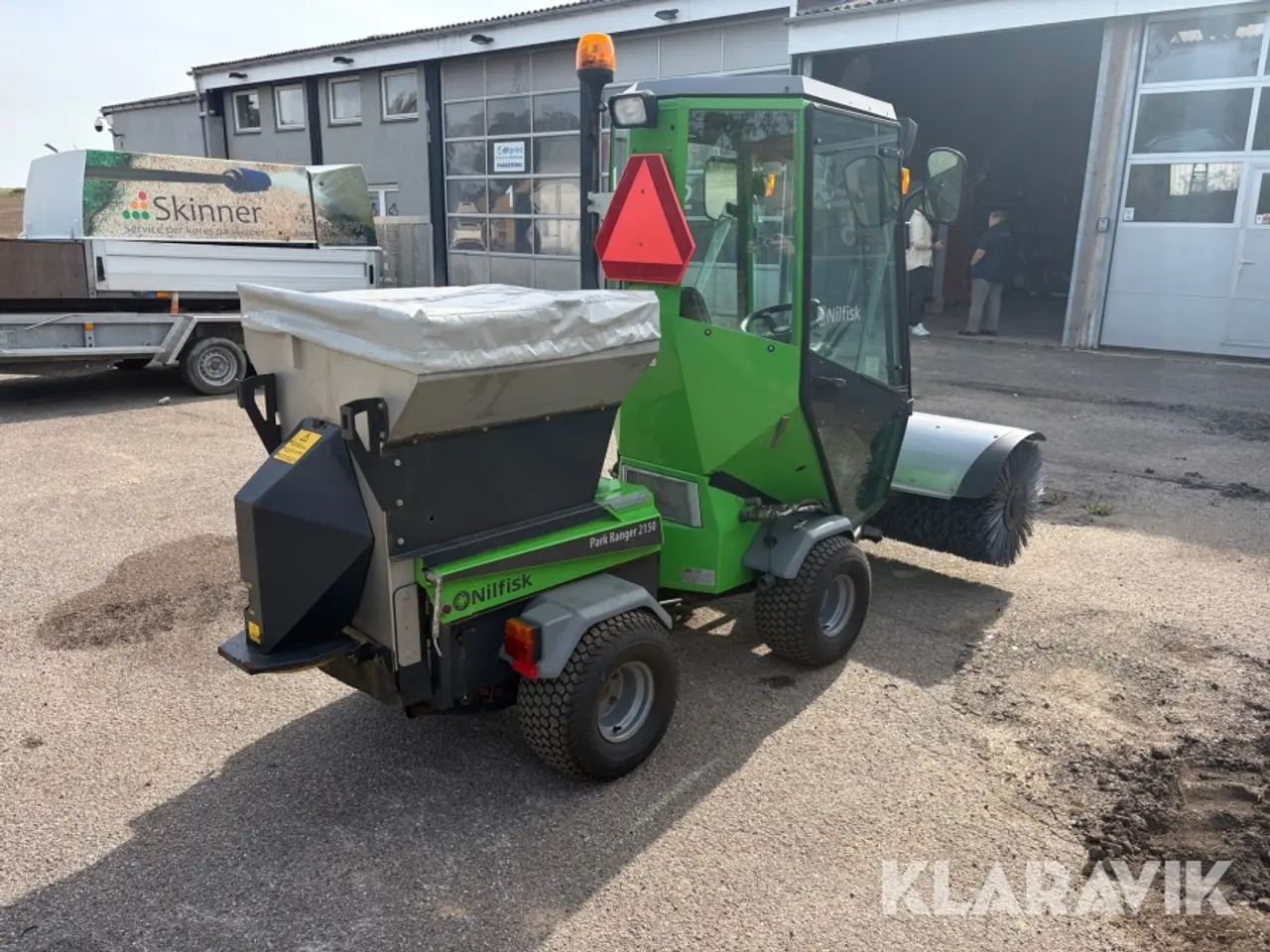 Billede 3 - Redskabsbærer Nilfisk Egholm Park ranger 2150