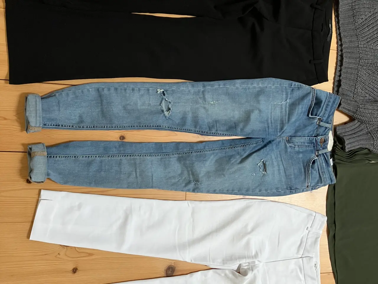 Billede 3 - Bukser, sweater og bluse