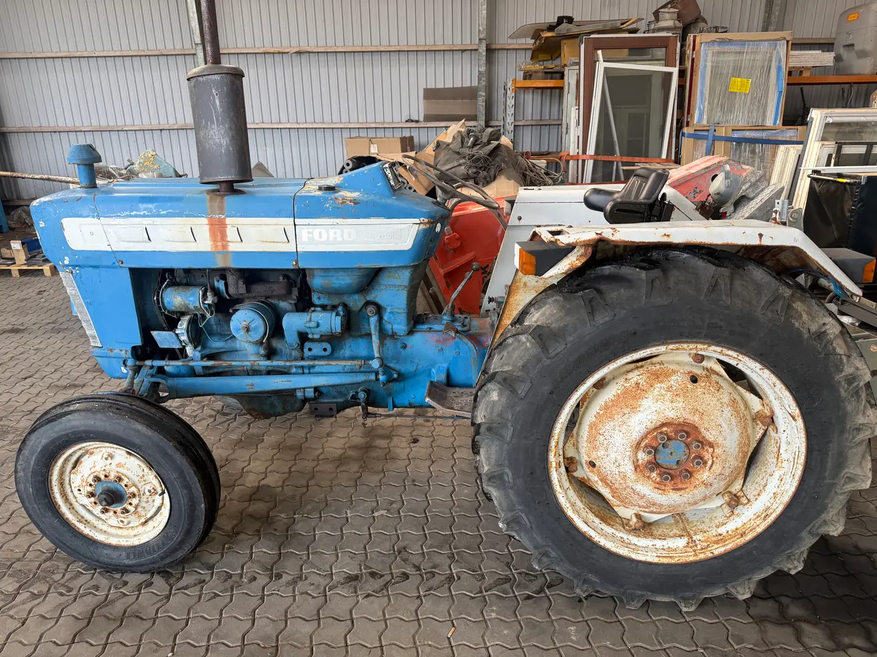 Billede 5 - Ford 3000 med ridebane planer