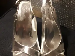 Sølv sandal. Str. 39