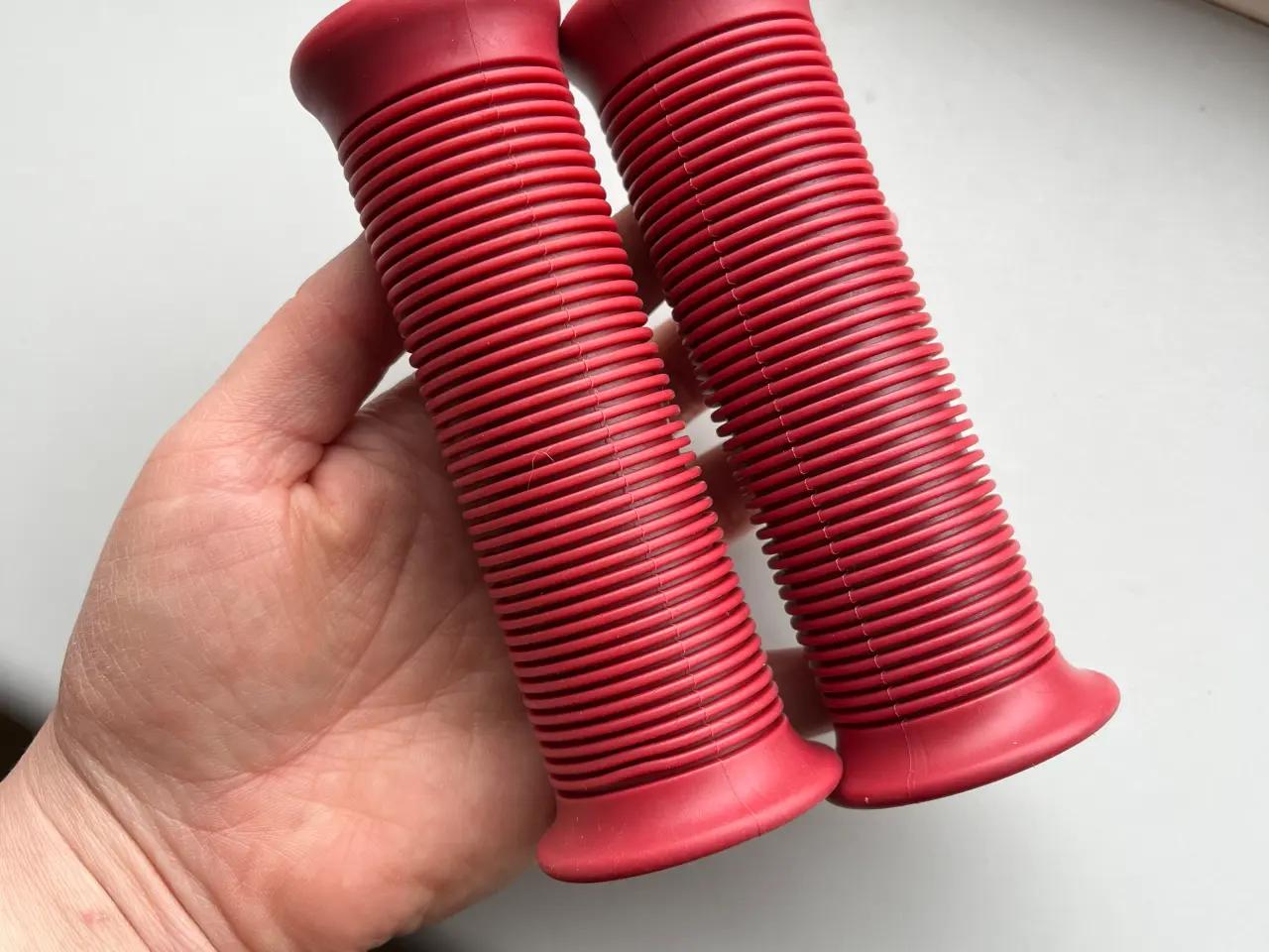 Billede 3 - Røde håndtag til tommer styr