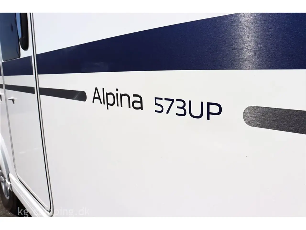 Billede 2 - 2019 - Adria Alpina 573 UP Velholdt Luksus Vogn med kæmpe rundsiddegruppe. ALDE centralvarme.