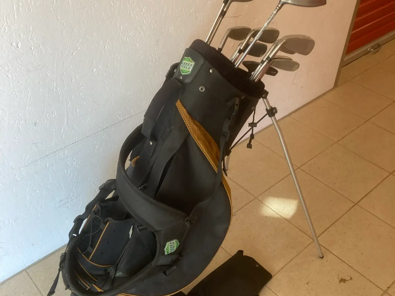 Billede 2 - Golfsæt i rummelig Bærebag