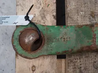 John Deere 2450 L.H. Liftarm AL26678