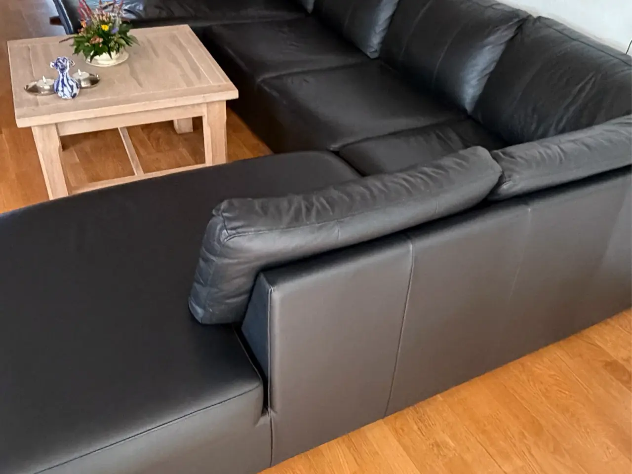 Billede 2 - Stor sort læder hjørnesofa med chaiselong