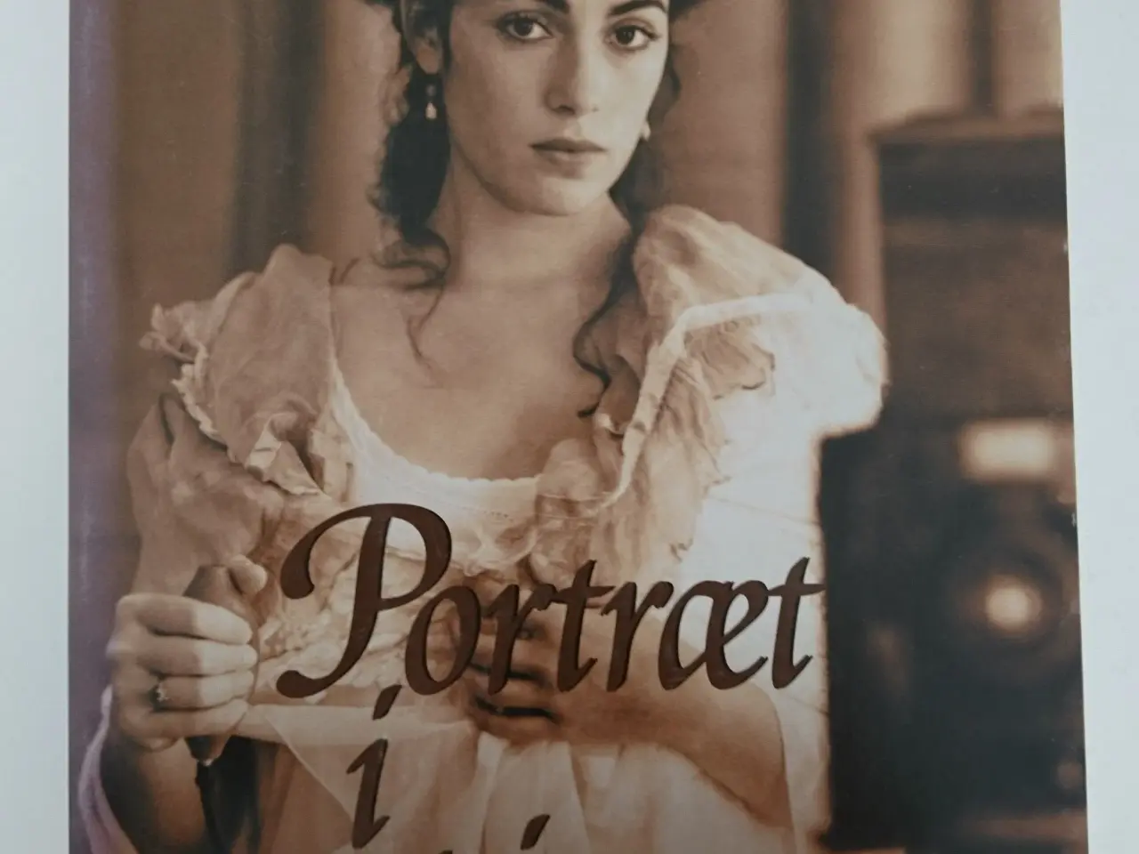 Billede 1 - Portræt i sepia. Af Isabel Allende