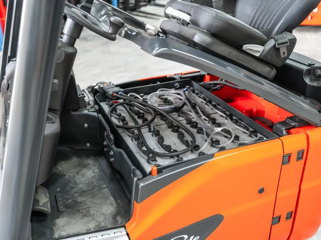 Billede 4 - Linde E 16-02 el-gaffeltruck - 1600 kg, 3140 mm, årg. 2018, 8733 timer - brugt