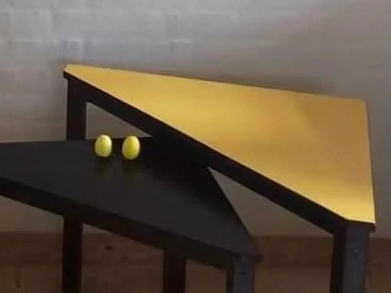 Billede 2 - Fint Trekantet bord