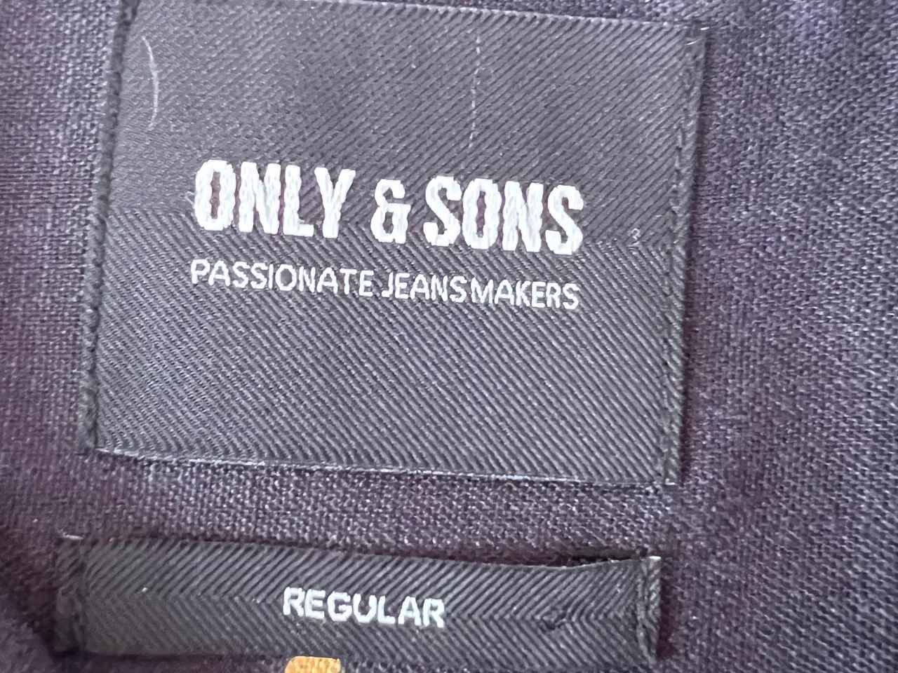 Billede 5 - NY Marineblå Hørskjorte fra Only & Sons (Str. S)