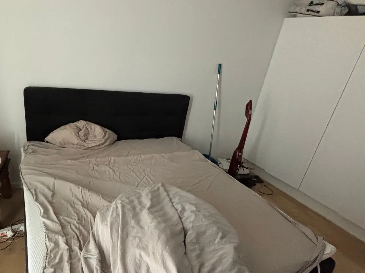 Billede 1 - Stor seng med sengegærde