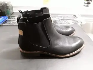 B&Co støvletter 40/41 nye!