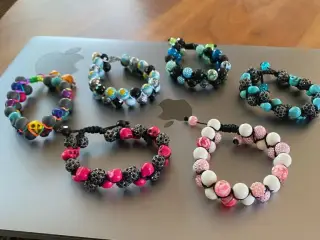 Nye knyttede armbånd