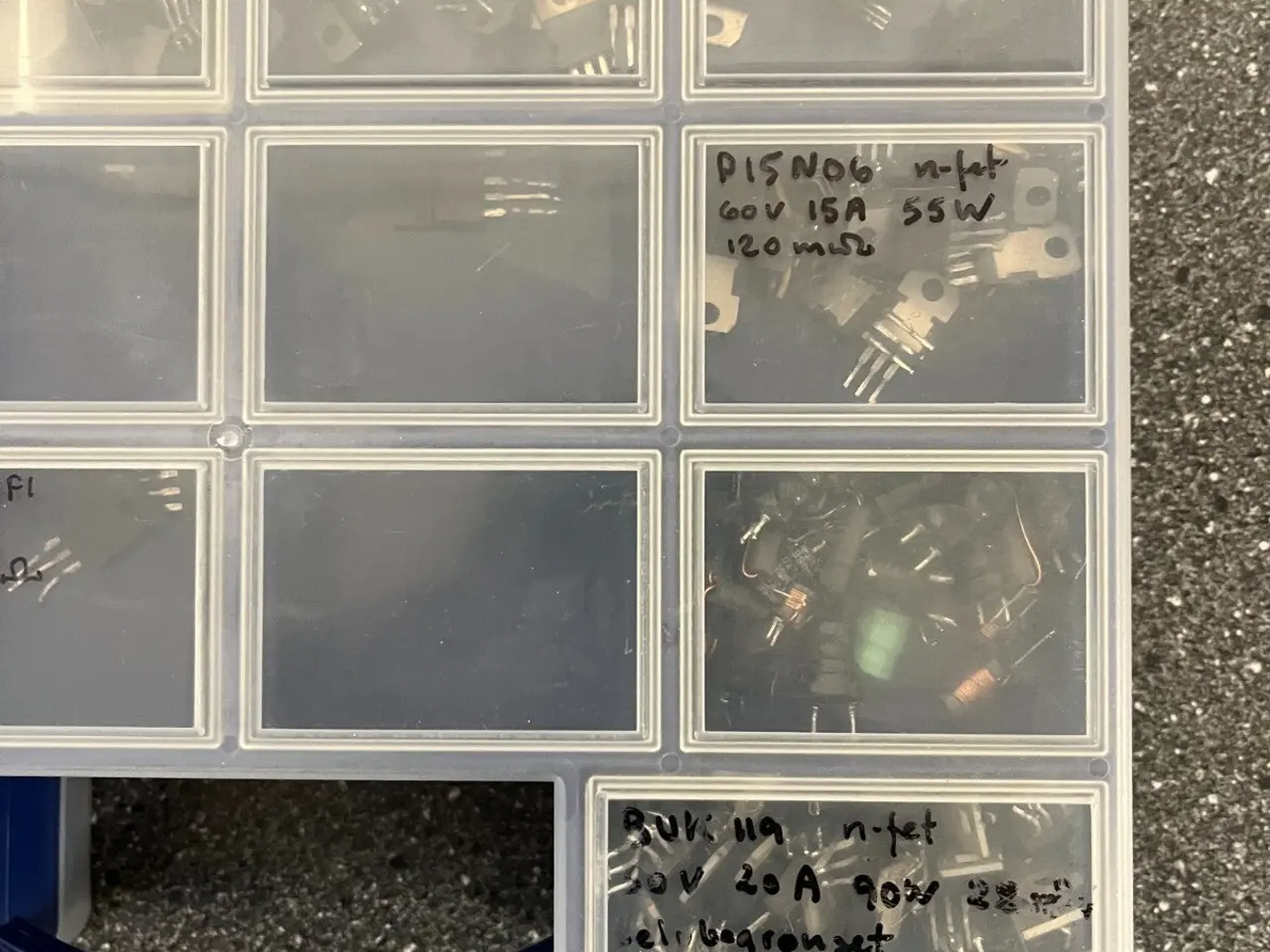 Billede 3 - Double-Sided Organizer Box med blandet Capacitors,