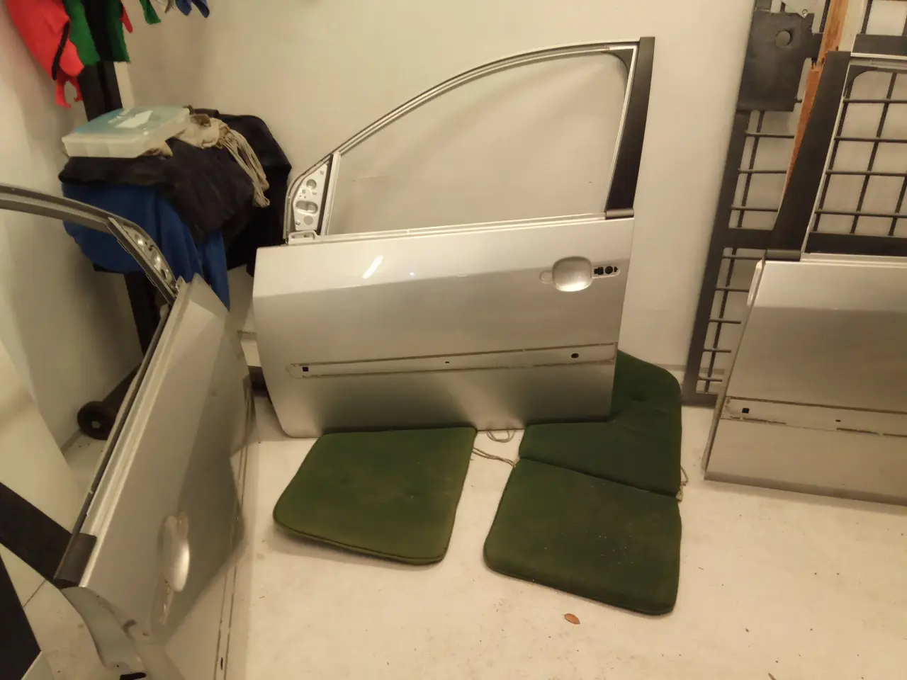 Billede 2 - Ford Fiesta døre 500 kr stk