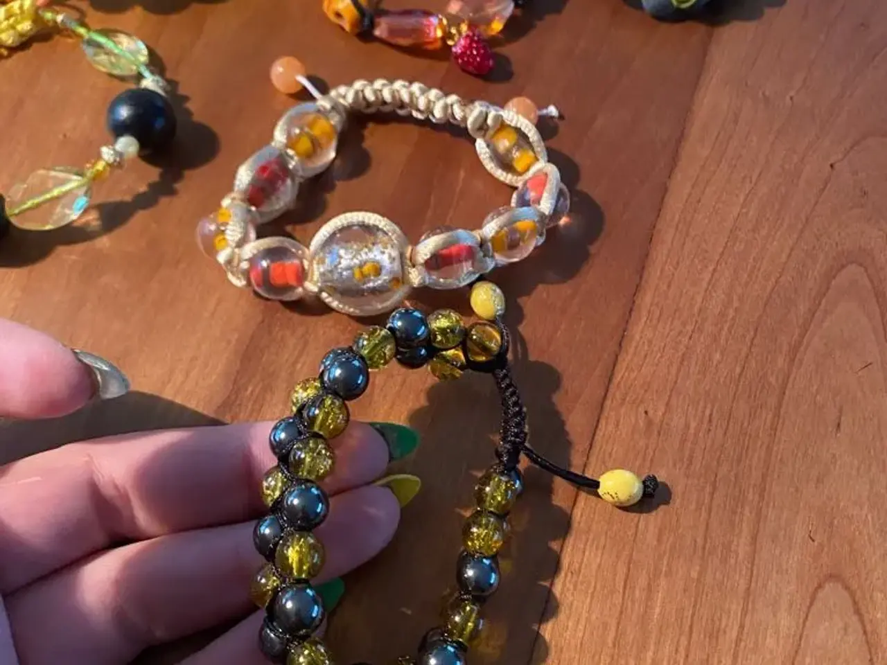Billede 4 - Nye knyttede armbånd