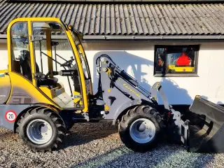 Eurotrac W12S / lukket kabine / fabriksny / skovl & gafler / Kubota motor