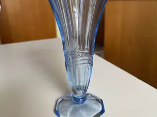 Blå vase i glas