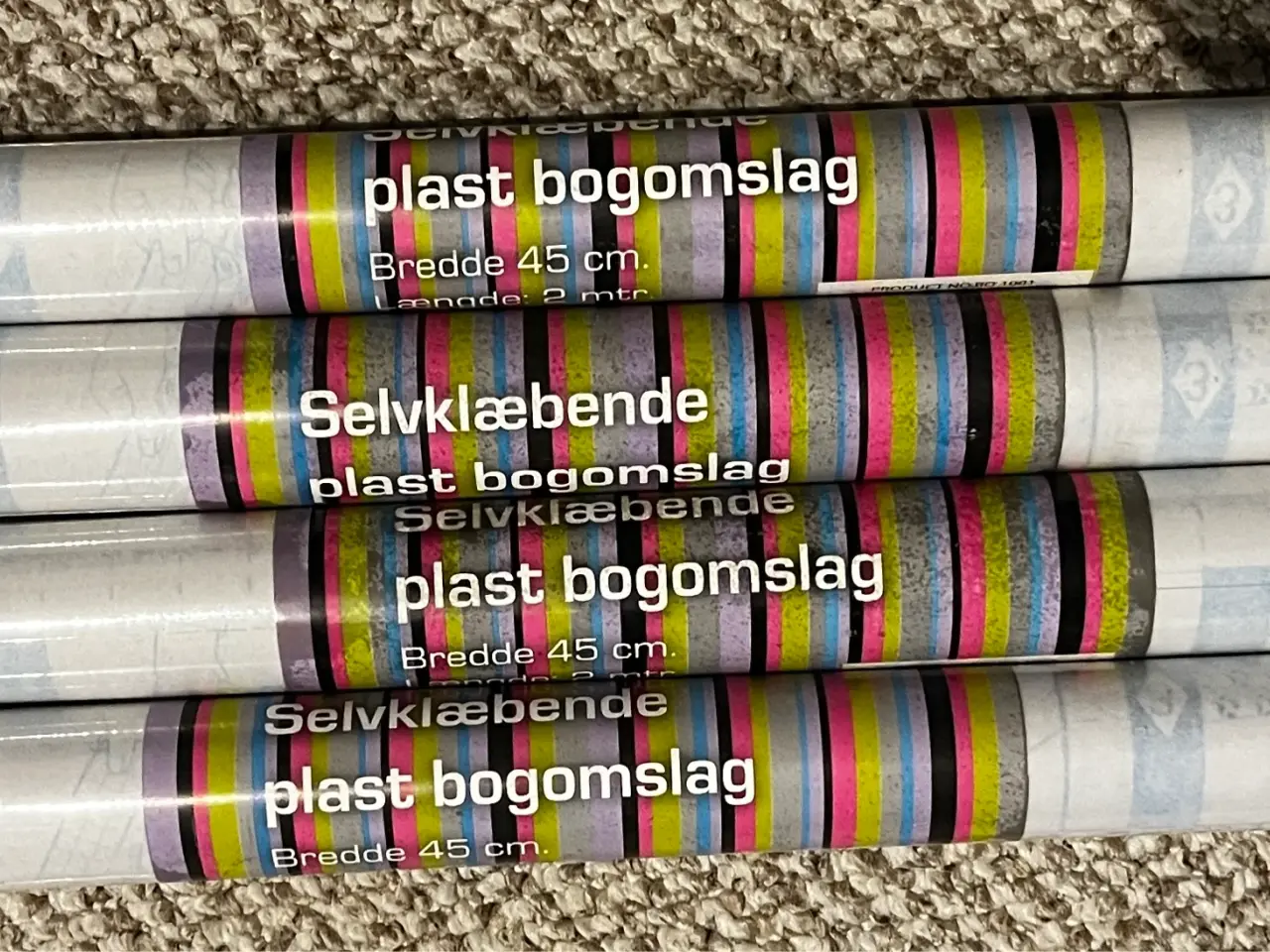 Billede 1 - 4 ruller selvklæbende bogbind / bogfolie 45x200