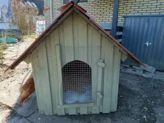 Lille hus til høns, kaniner, hunde og andre smådyr