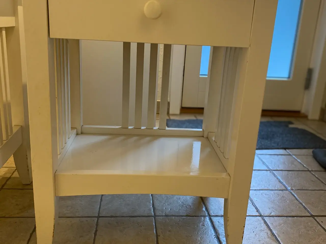Billede 1 - Sengebord i hvid