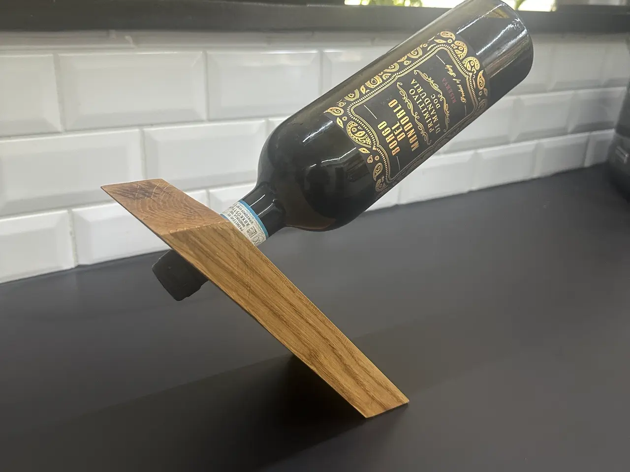 Billede 4 - Svævende Vinholder i Massivt, Upcyclet Egetræ 🍷✨