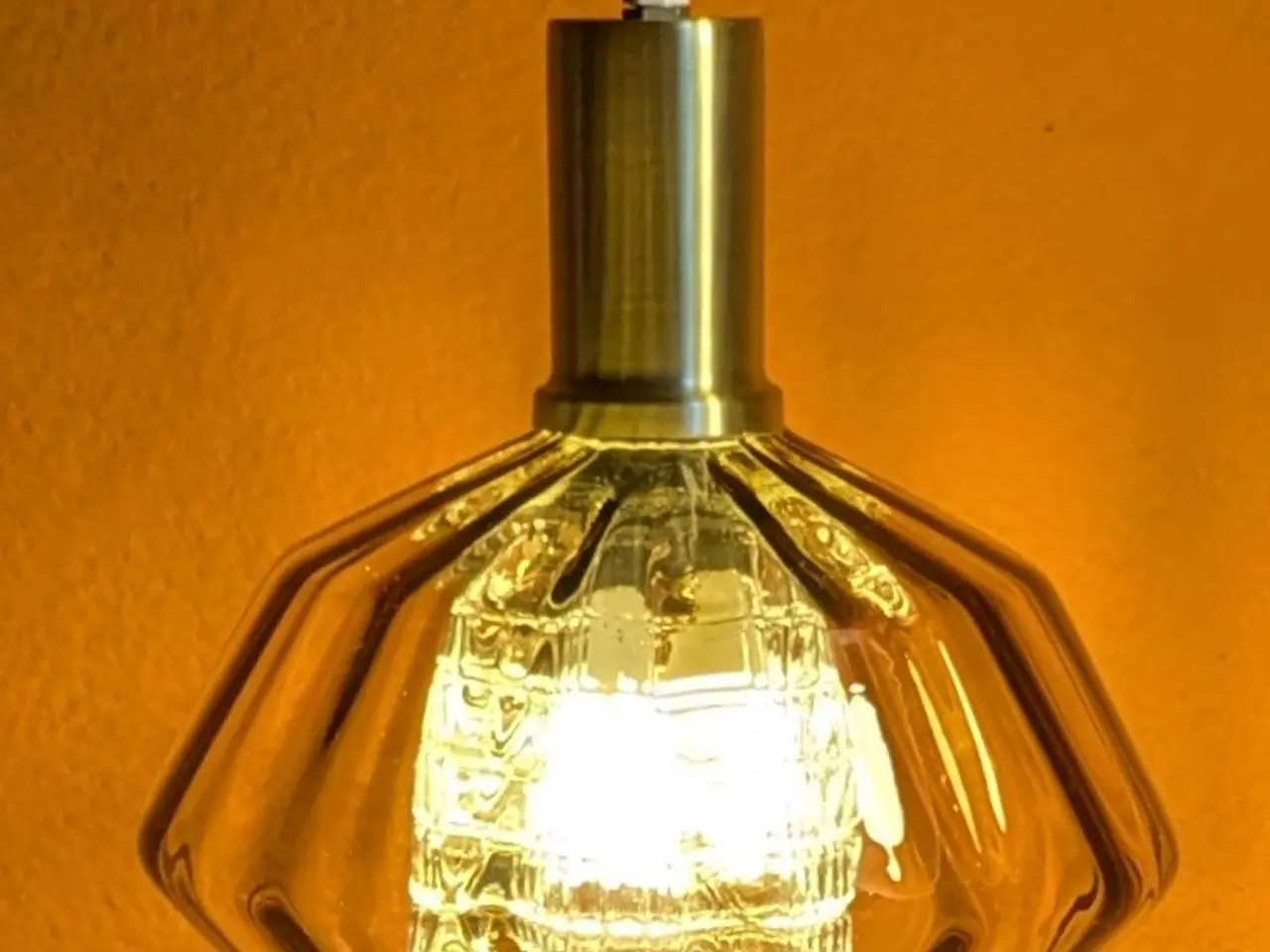 Billede 6 - Loftslampe i ravfarvet glas.