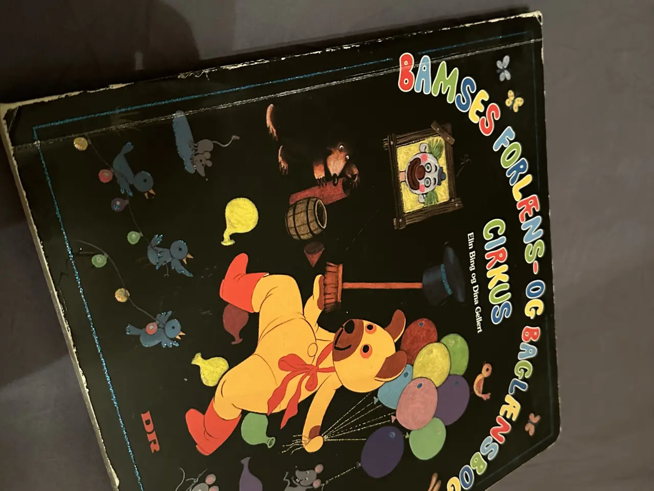 Billede 2 - Børnebog ( hårdt  pap) med bamse historier 