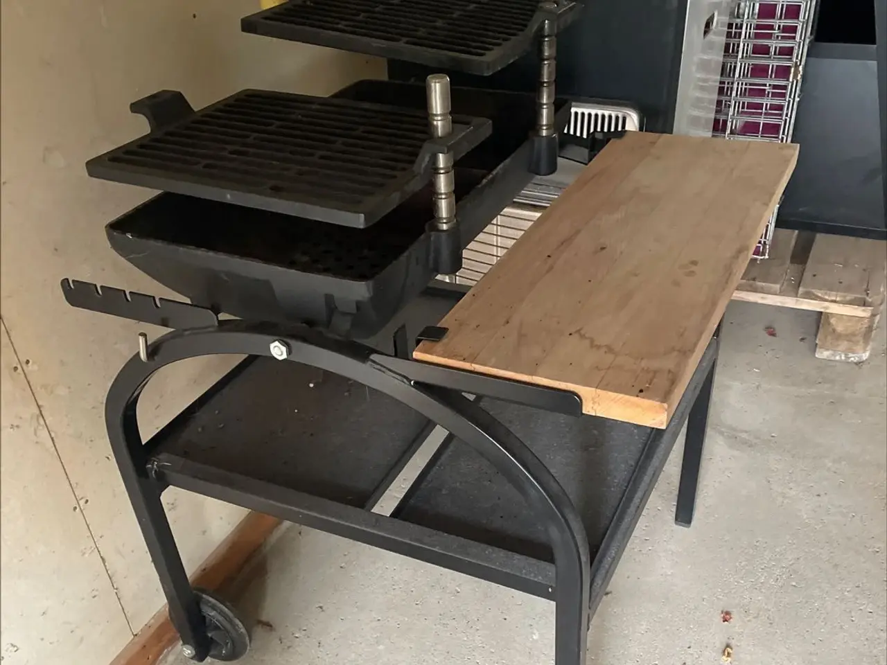 Billede 1 - Smuk gammel kulgrill - næste ikke brugt.
