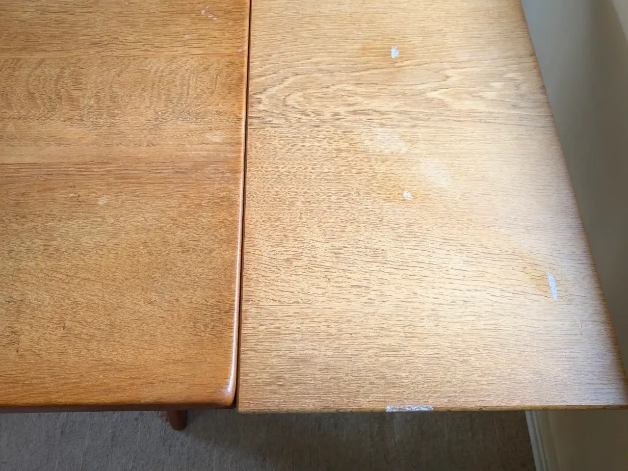 Billede 3 - Spisebord i massiv eg.