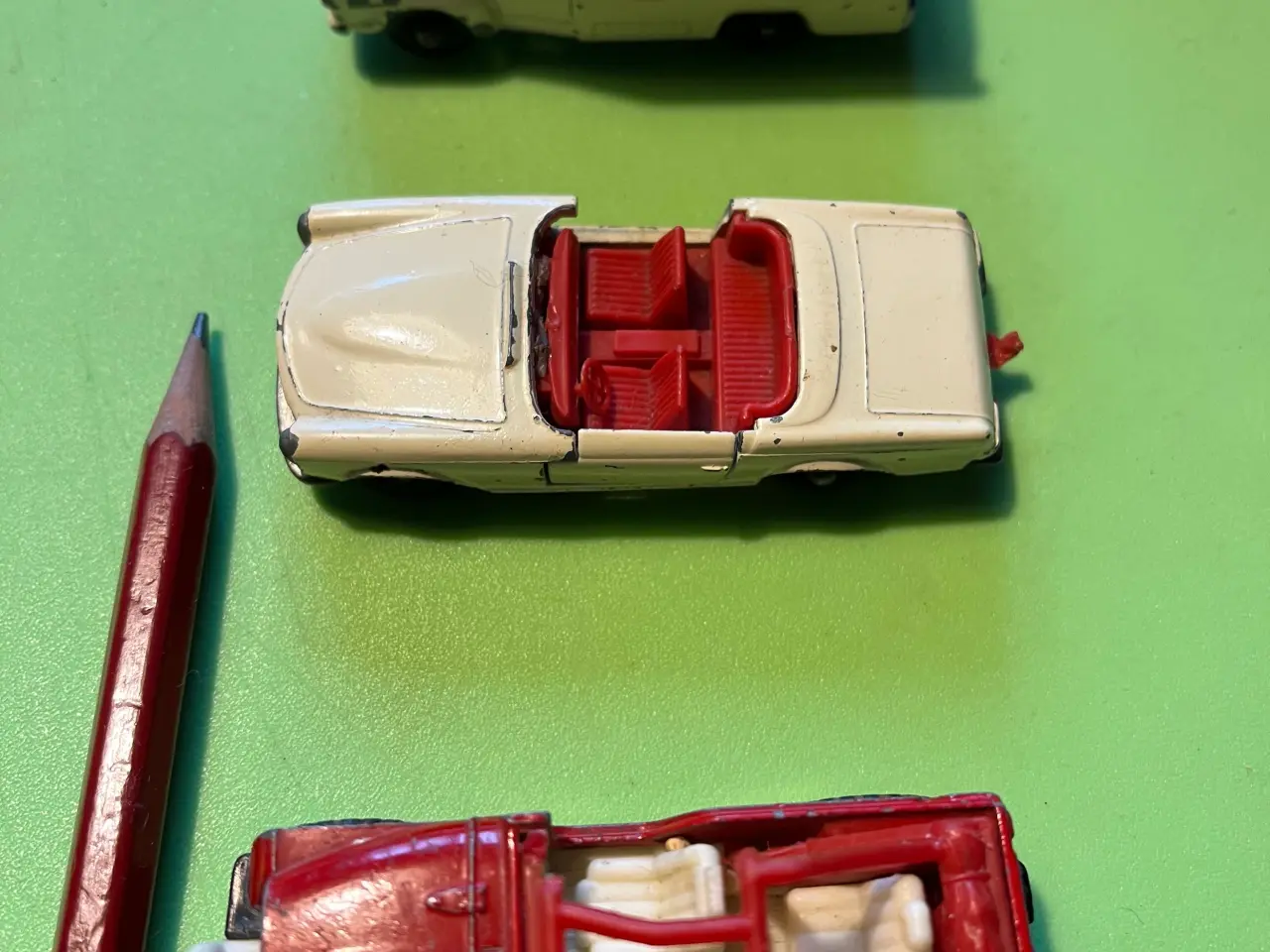 Billede 2 - 3+5 små legetøjsbiler. Giv bud.