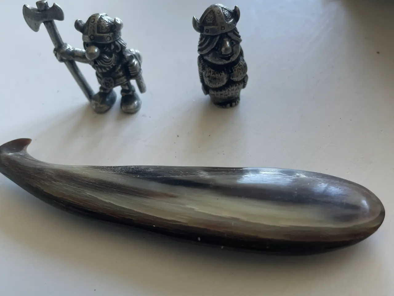 Billede 1 - hæklenål og 2 figuer i jern